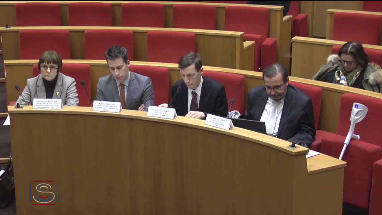 Audition de représentants du Ministère de l'éducation nationale et de la jeunesse, de M. Olivier Savignac et Maîtres Edmond-Claude et Antoinette Fréty