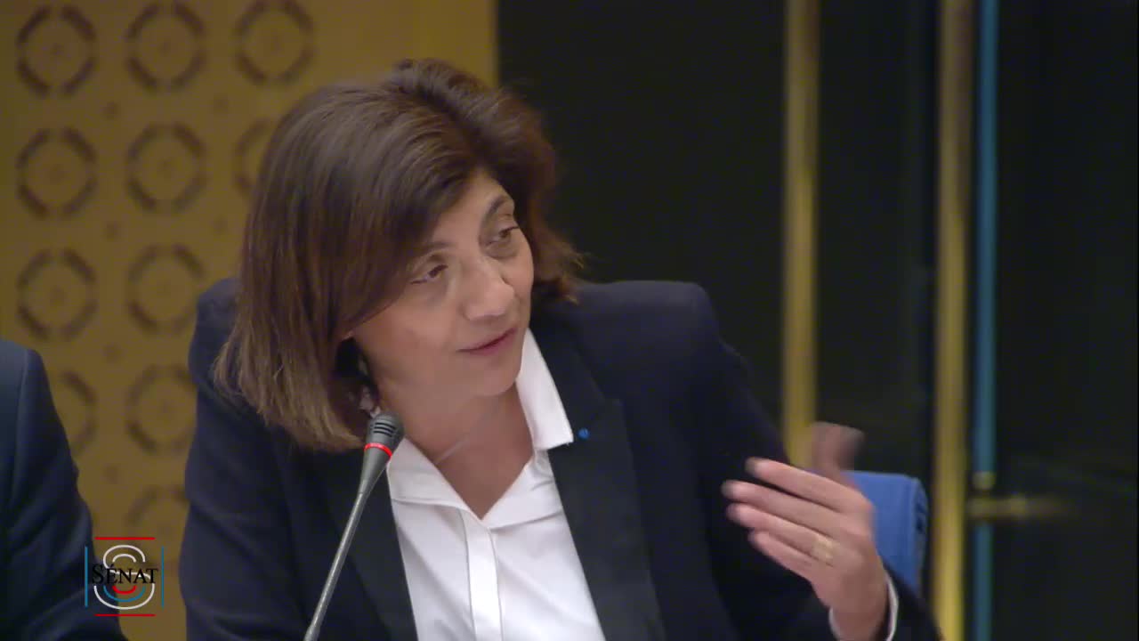 Table ronde de représentants des avocats, des magistrats et des fonctionnaires de greffe