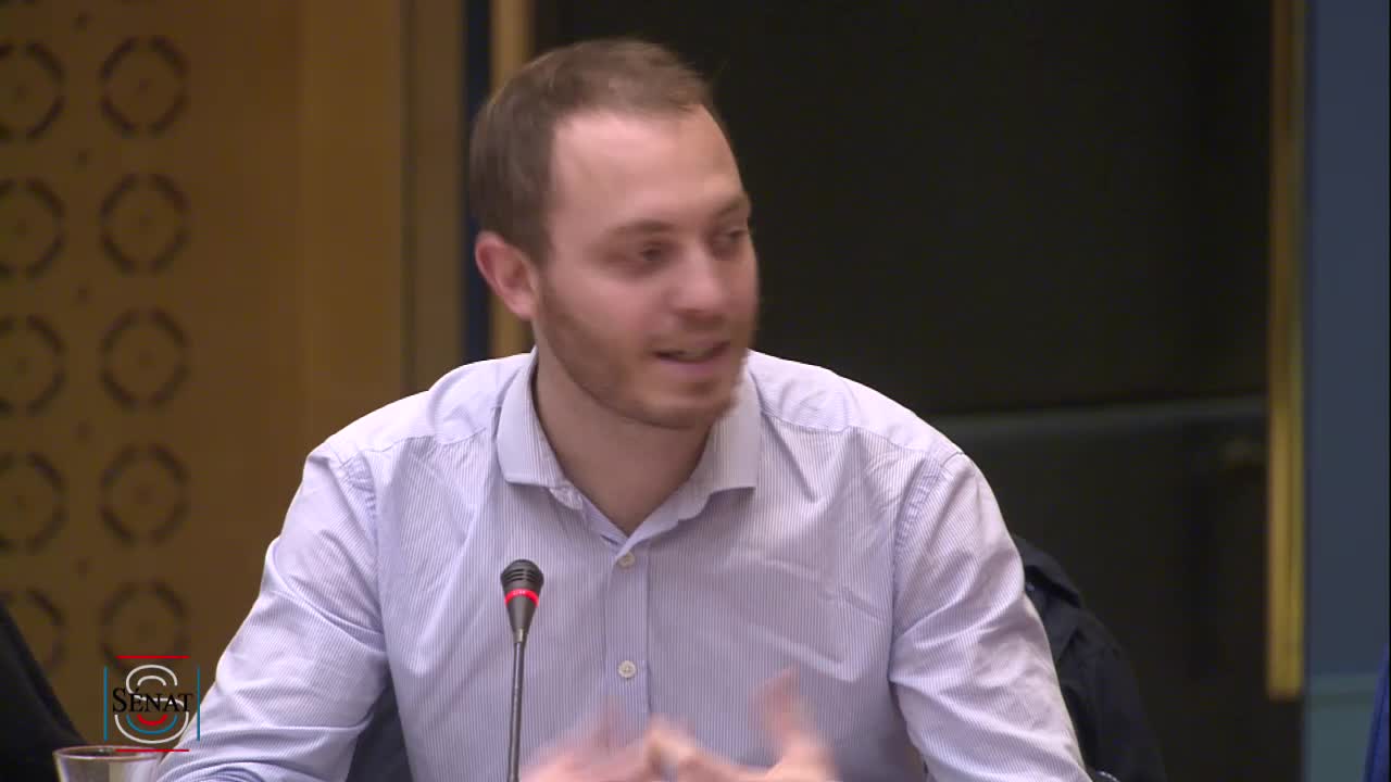 Dans le cadre de la mission sur le thème : "Comment encourager l'entreprise responsable et engagée ?", table ronde sur : "Les PME et la RSE"