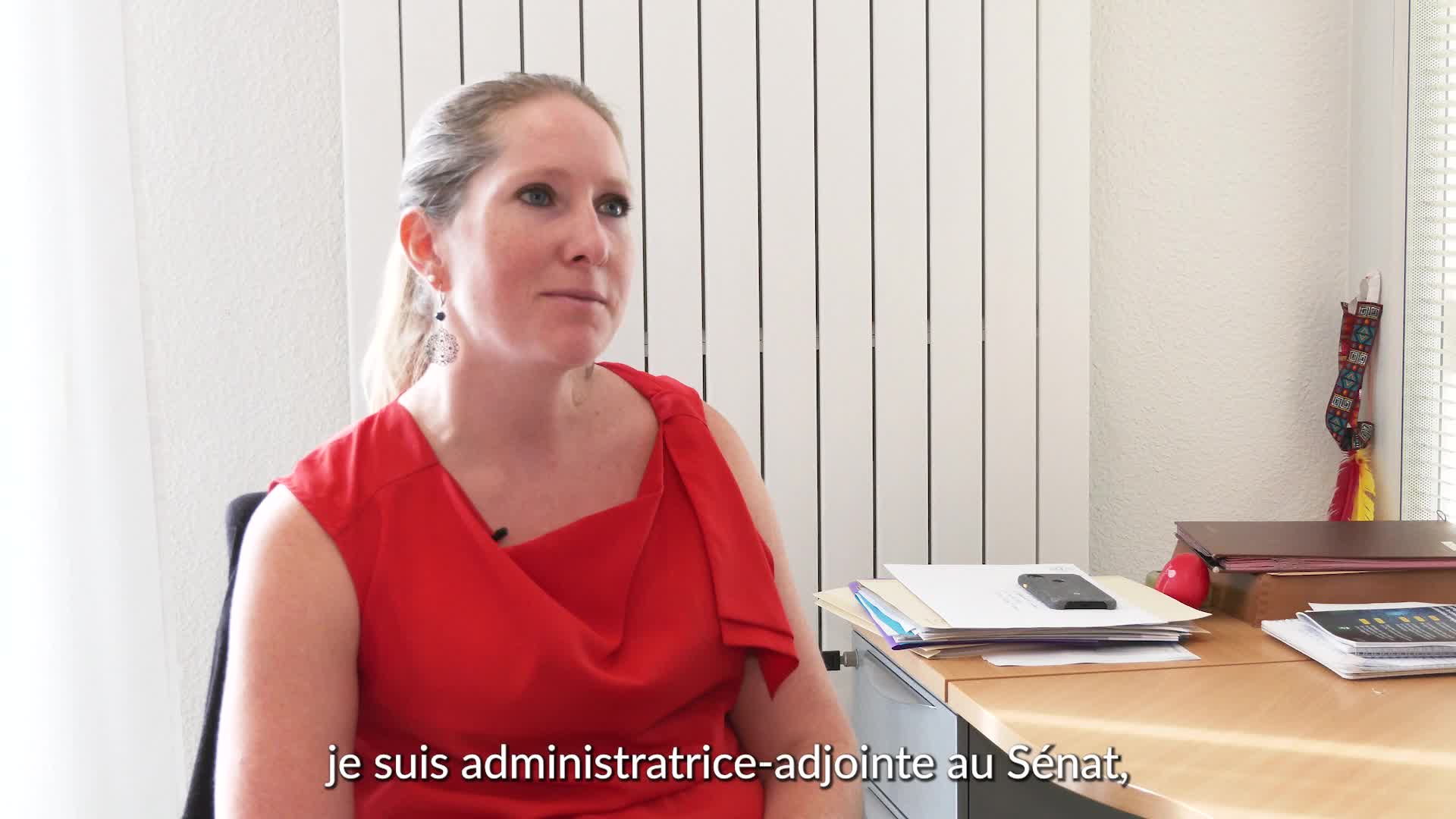 Portrait de Gwénaëlle, administratrice-adjointe à la direction des affaires financières et sociales