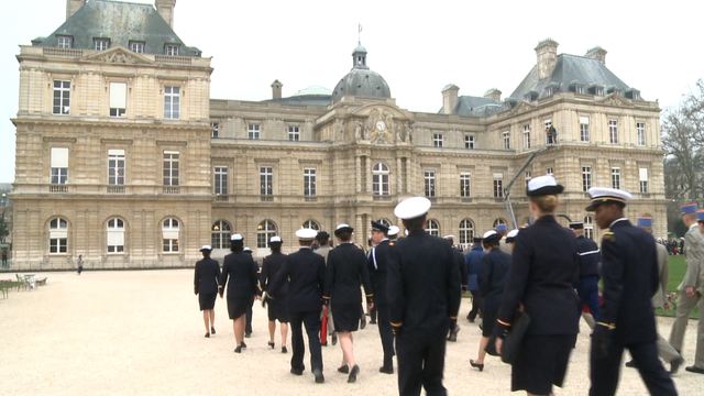 Visite des élèves officiers au Sénat