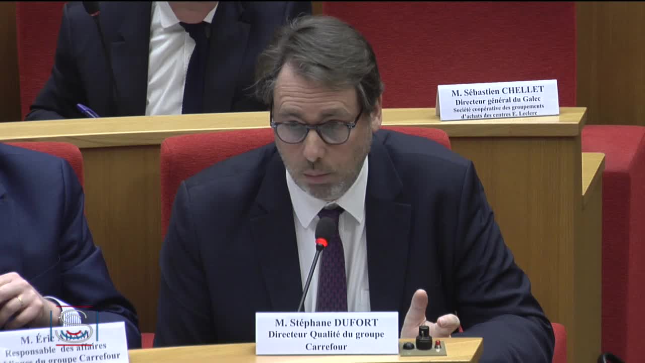 Table ronde rassemblant les acteurs de la distribution
