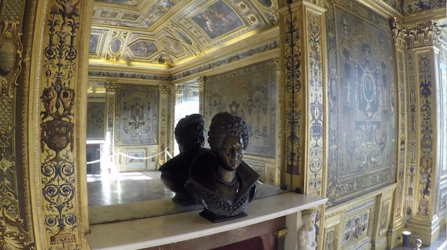 Connaître le Sénat : la salle du livre d'or