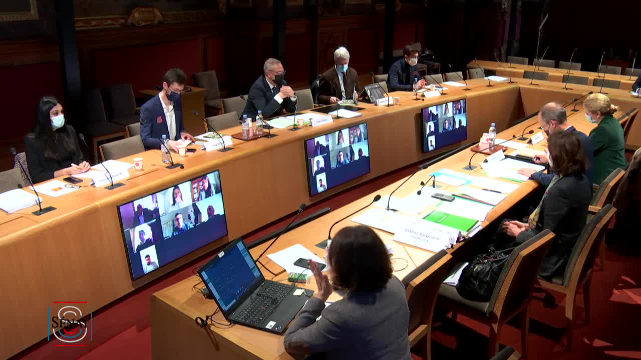 Table ronde d’élus locaux et de représentants d’associations d’élus